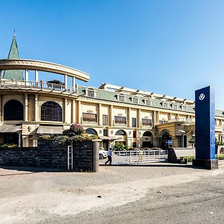 Golden Chariot Vasai Hotel Екстер'єр фото