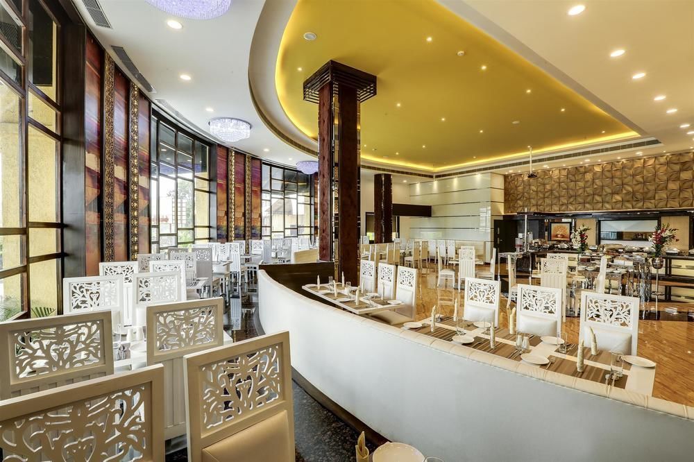 Golden Chariot Vasai Hotel Екстер'єр фото