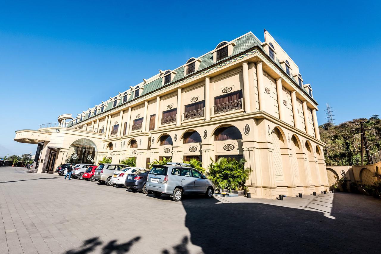 Golden Chariot Vasai Hotel Екстер'єр фото