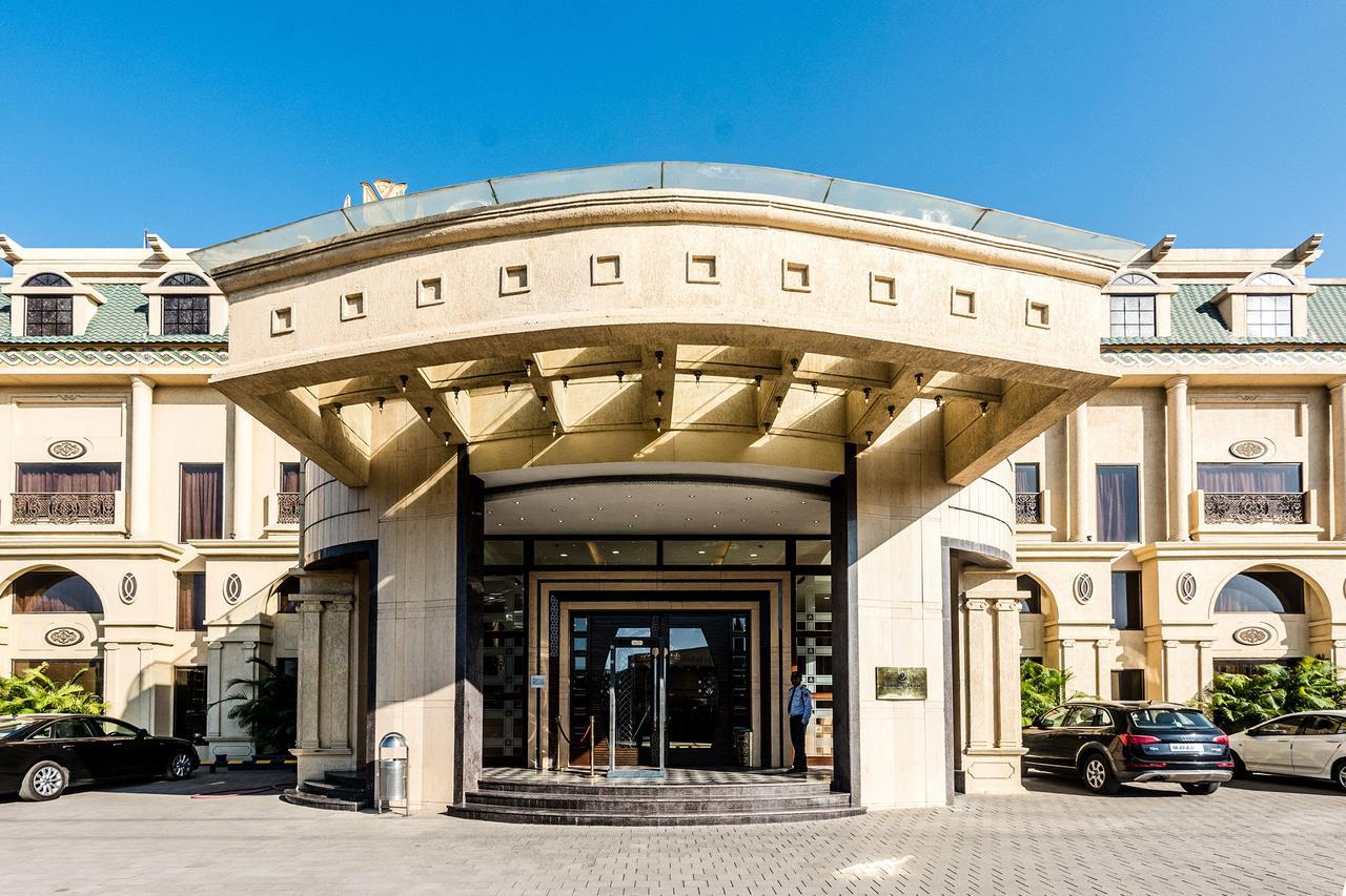 Golden Chariot Vasai Hotel Екстер'єр фото