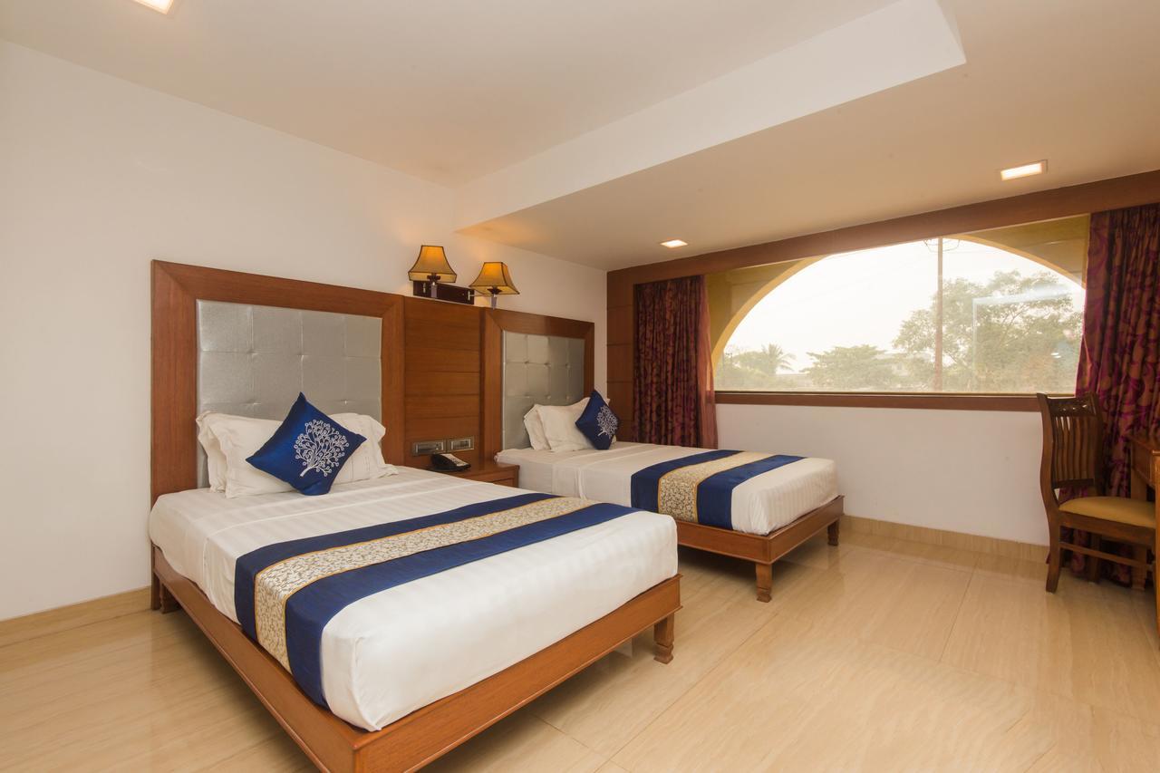 Golden Chariot Vasai Hotel Екстер'єр фото