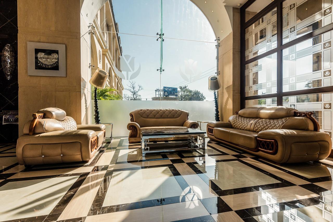 Golden Chariot Vasai Hotel Екстер'єр фото