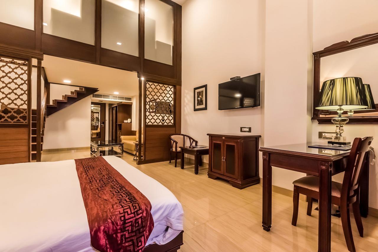 Golden Chariot Vasai Hotel Екстер'єр фото