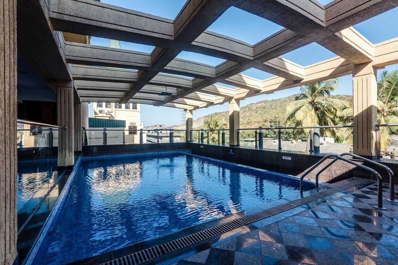 Golden Chariot Vasai Hotel Екстер'єр фото