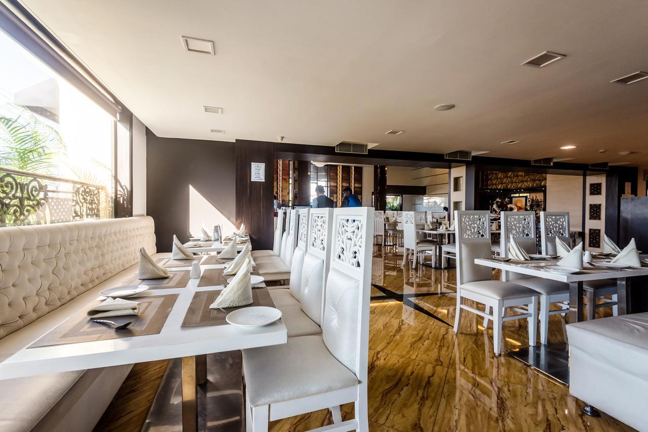 Golden Chariot Vasai Hotel Екстер'єр фото