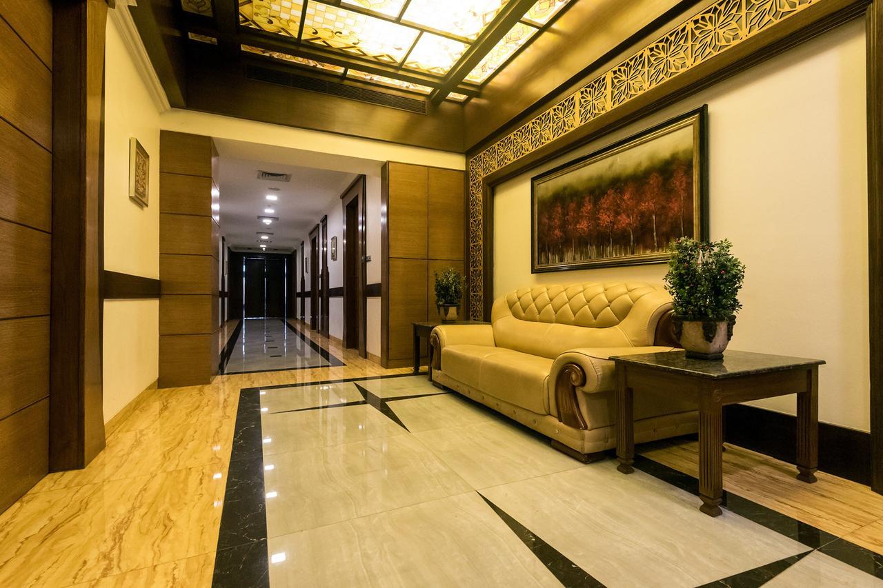 Golden Chariot Vasai Hotel Екстер'єр фото
