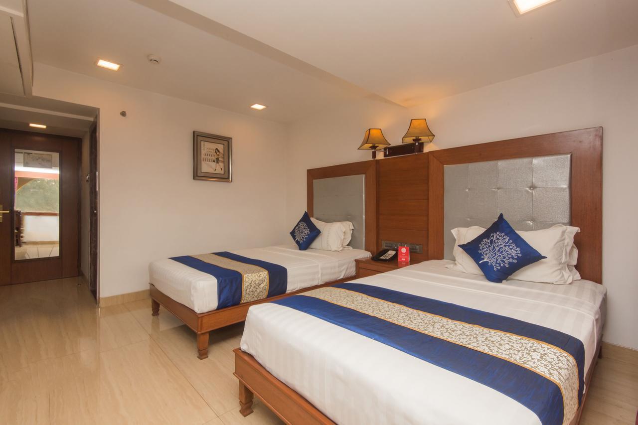 Golden Chariot Vasai Hotel Екстер'єр фото