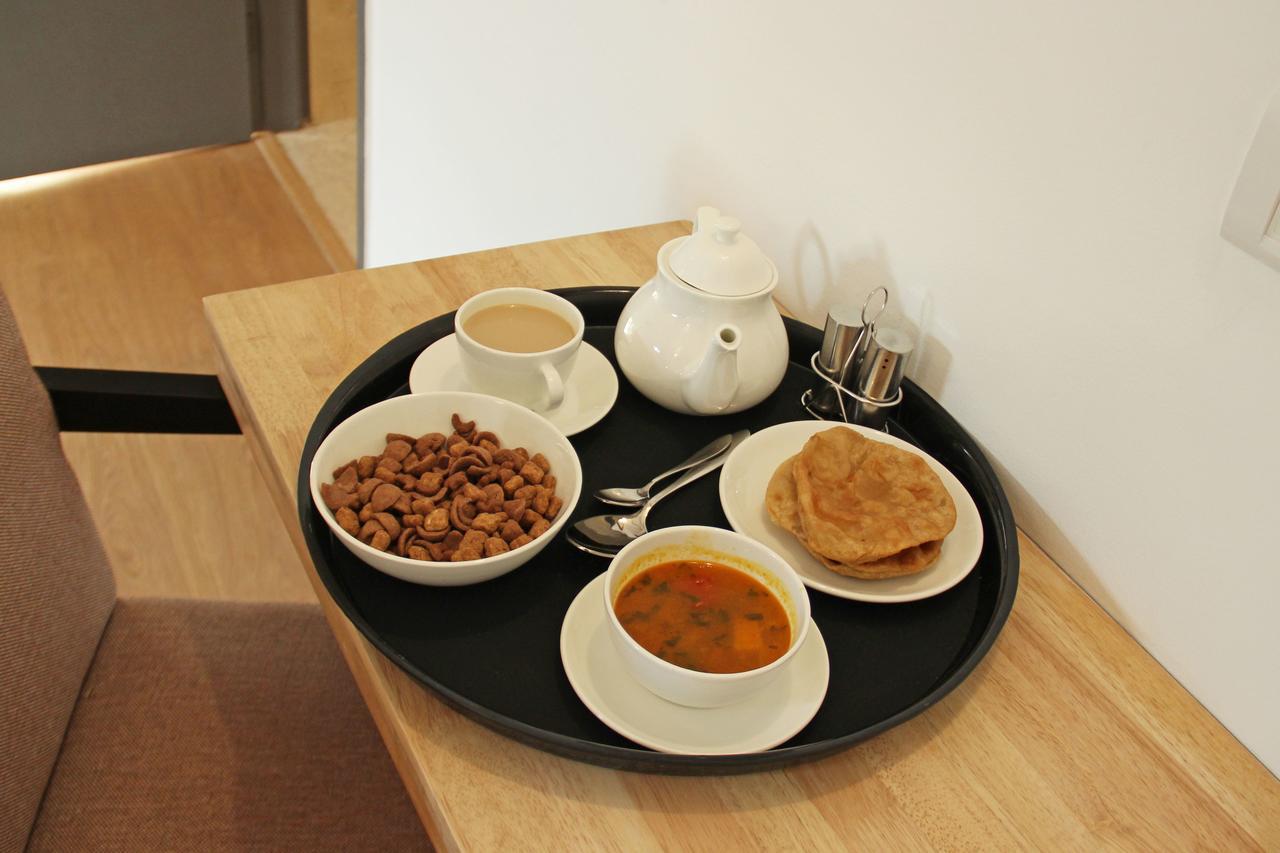 Golden Chariot Vasai Hotel Екстер'єр фото