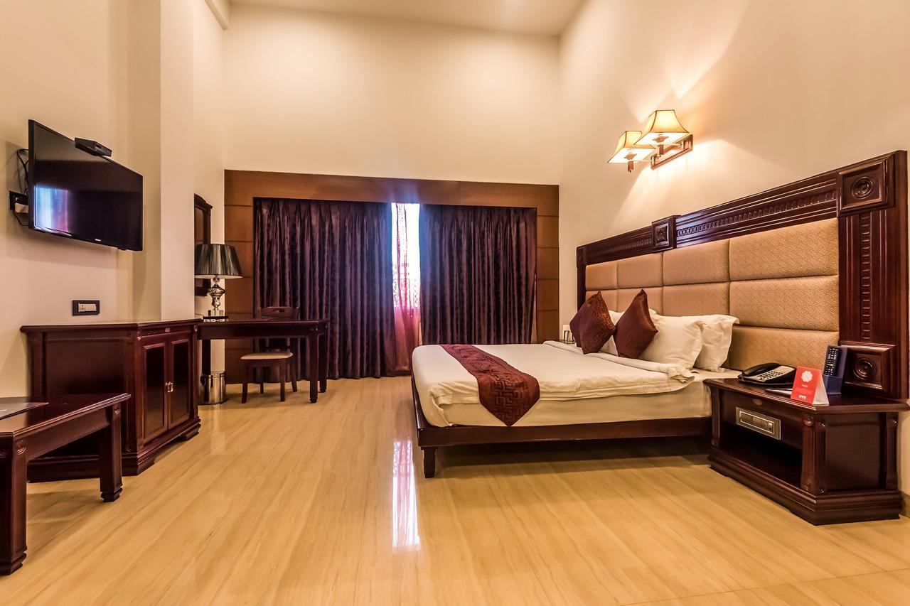 Golden Chariot Vasai Hotel Екстер'єр фото
