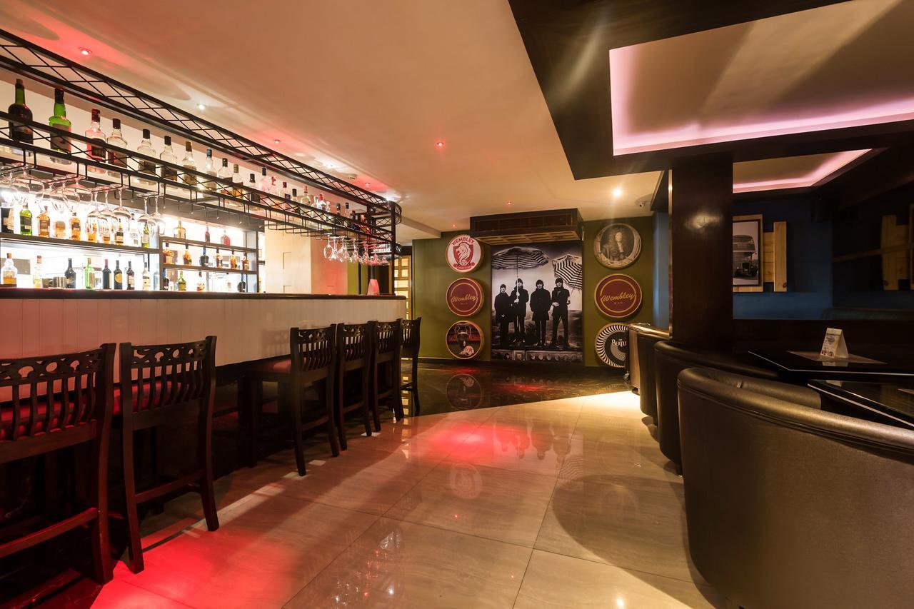 Golden Chariot Vasai Hotel Екстер'єр фото