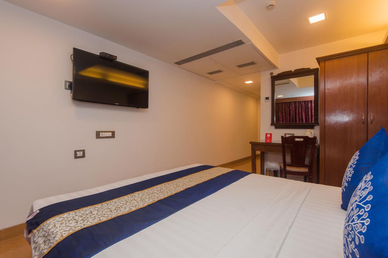 Golden Chariot Vasai Hotel Екстер'єр фото