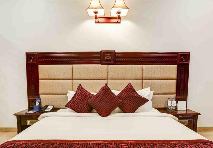 Golden Chariot Vasai Hotel Екстер'єр фото