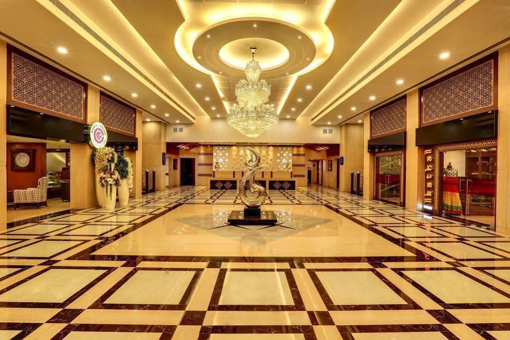 Golden Chariot Vasai Hotel Екстер'єр фото