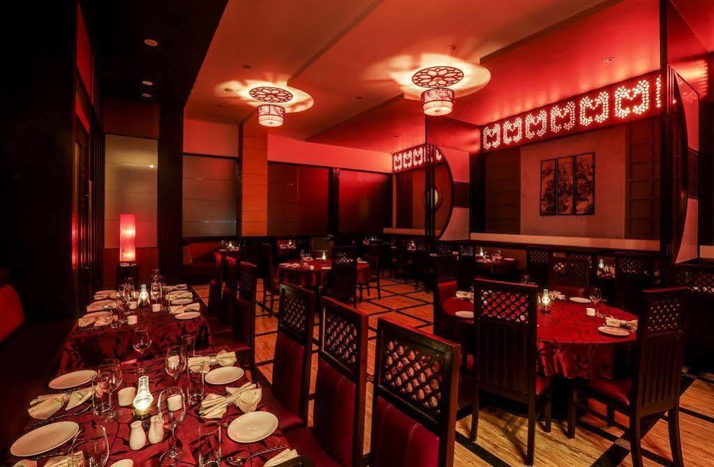 Golden Chariot Vasai Hotel Екстер'єр фото