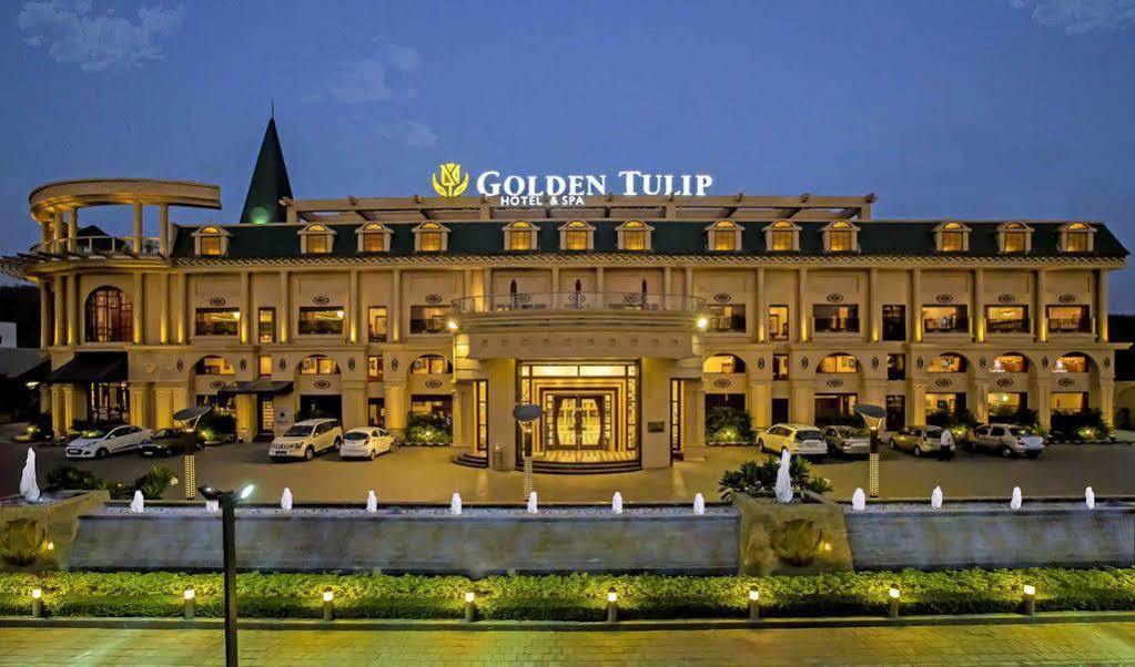 Golden Chariot Vasai Hotel Екстер'єр фото